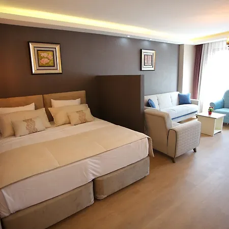 Artist Aparthotel 3*