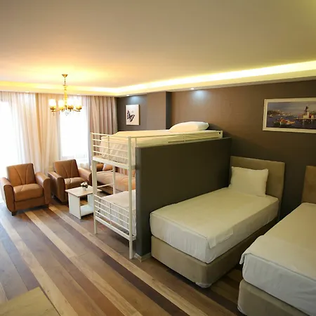Artist Aparthotel 3*